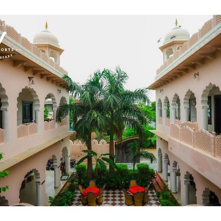 Hotel Kiran Villa Palace, バラトプル エクステリア 写真