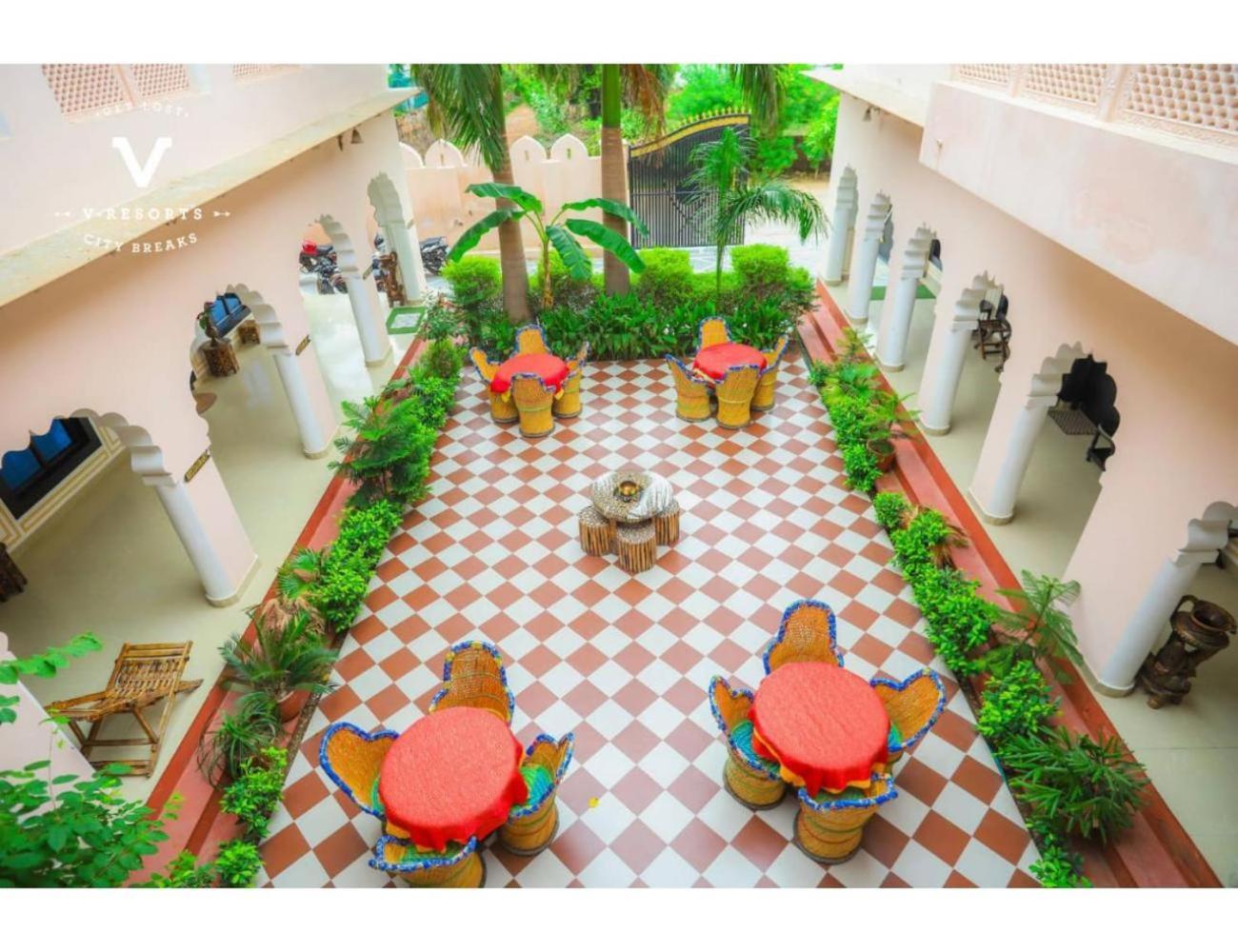 Hotel Kiran Villa Palace, バラトプル エクステリア 写真